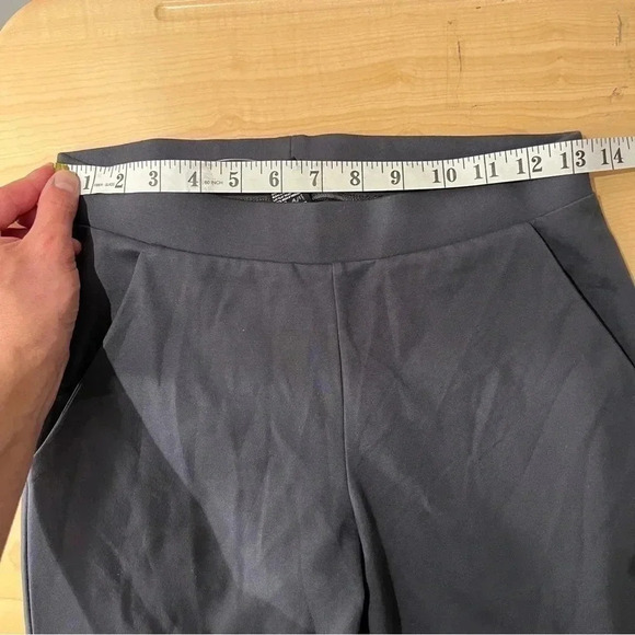 ❤️HUE  pull-up pants NWOT - Picture 9 of 12